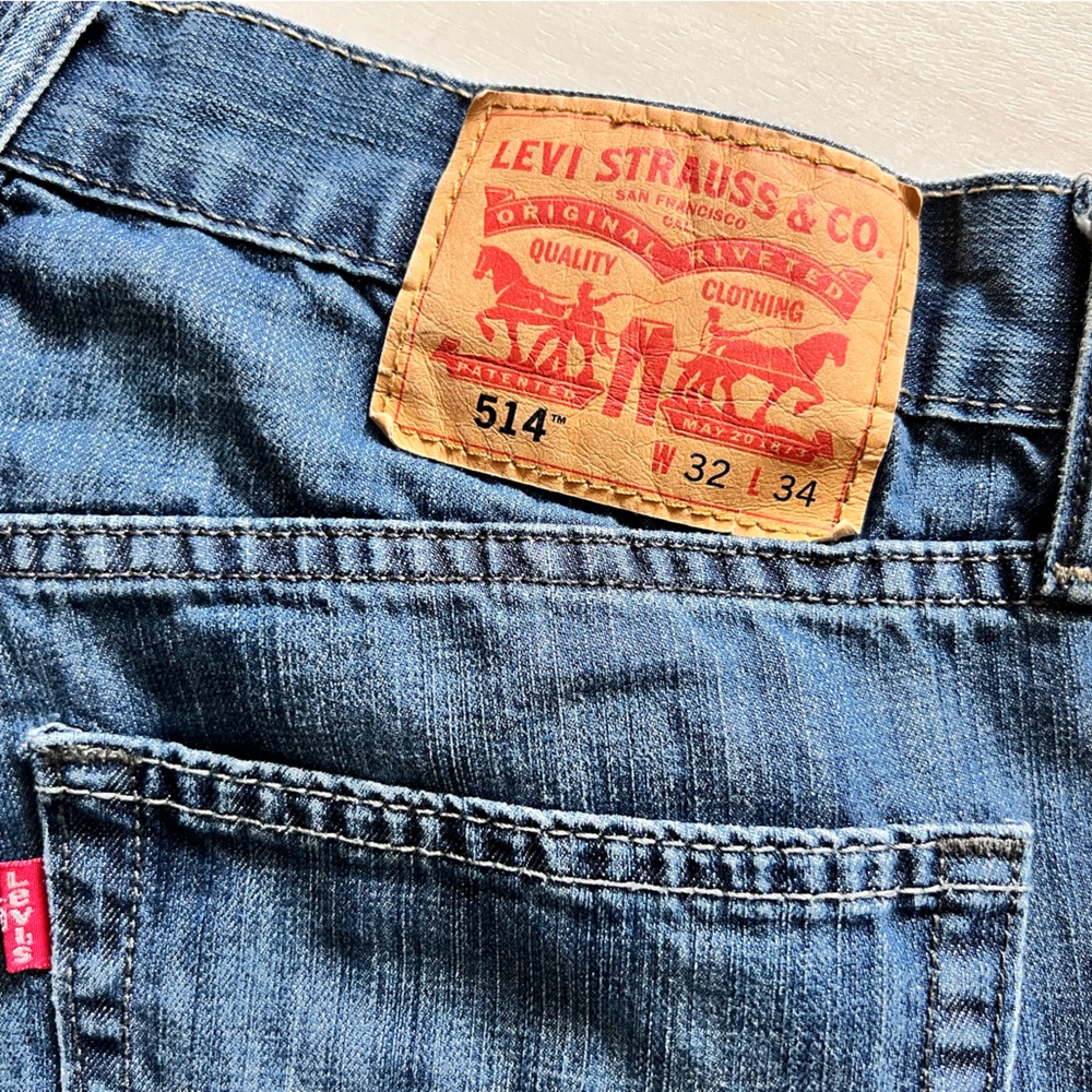 LEVI’S 514 jeans in great-great shape 32x34